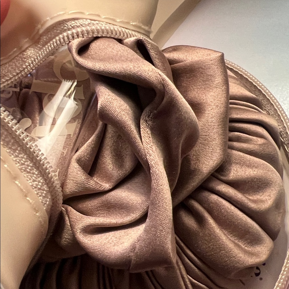 Medium Sleepy Tie Hair Accessory - Picture 2 of 3